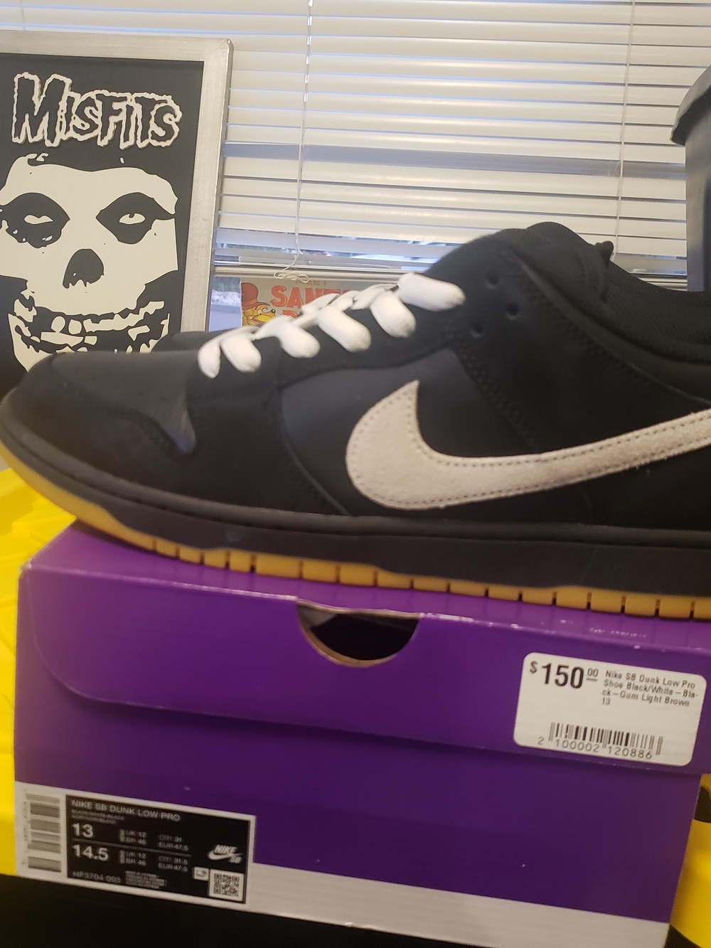 Nike SB Men’s Black and White Low-Top Sneakers with Gum Sole